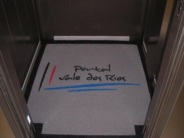 Onde encontrar tapetes para elevador