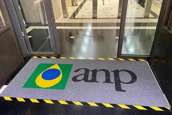 Tapete Emborrachado - Real Tapetes RJ