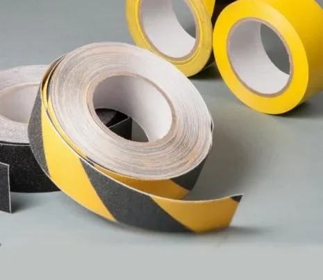 Fitas Antiderrapantes: Segurança Indispensável para Seus Ambientes - Real Tapetes RJ