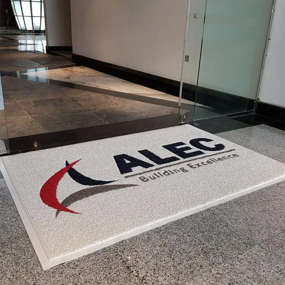 Tapetes Personalizados com Perfis nas Bordas